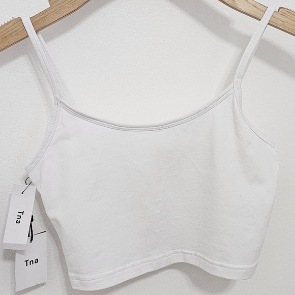 🇨🇦 Aritzia TNA Chill Karelis White Cropped Cami Top - Picture 9 of 16